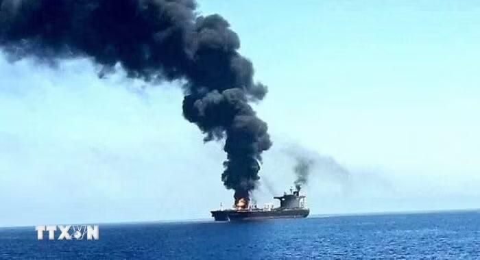 Lực lượng Vũ trang Yemen tấn công tàu chở hàng Star Nasia thuộc sở hữu của Mỹ và tàu chở hàng tổng hợp Morning Tide của Anh tại Biển Đỏ. (Ảnh: IRNA/TTXVN phát)
