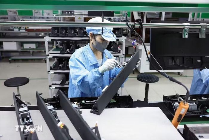 Dây chuyền lắp ráp sản phẩm loa ở nhà máy của công ty Tonly Việt Nam, khu công nghiệp Đông Mai, tỉnh Quảng Ninh. (Ảnh: Vũ Sinh/TTXVN)