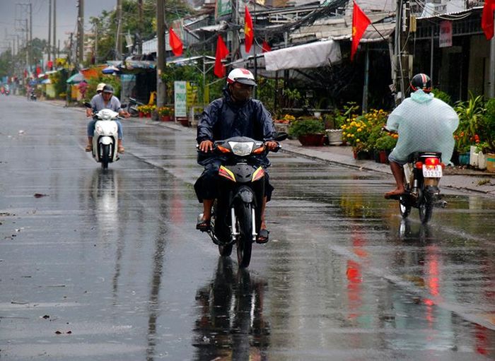 Nhiều khu vực trên cả nước có mưa rào và dông, cục bộ mưa to