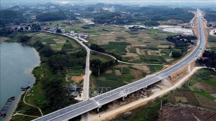 Cao tốc Tuyên Quang - Phú Thọ được khởi công từ cuối tháng 2/2021, chính thức khánh thành ngày 24/12/2023. Ảnh minh họa: Huy Hùng/TTXVN