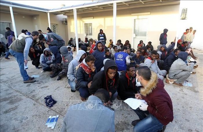 Người di cư được giải cứu tới căn cứ hải quân ở Tripoli, Libya. Ảnh tư liệu: THX/TTXVN