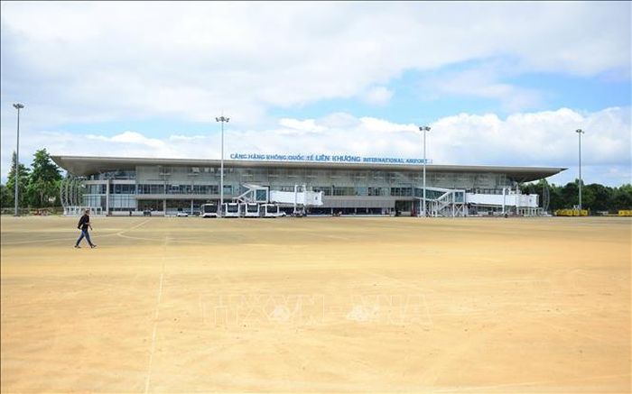 Mặt sau nhà ga hành khách của Sân bay Liên Khương (xã Đức Trọng, tỉnh Lâm Đồng) đã hoàn thành chỉnh trang. Ảnh: Nguyễn Dũng/TTXVN