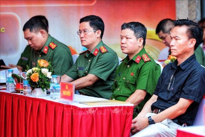 Các đại biểu tham dự Lễ ra mắt triển khai thí điểm mô hình Kiosk “Trạm Cảnh sát thông minh”. Ảnh: Phạm Tuấn Anh/TTXVN