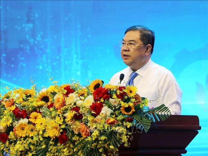 Đồng chí Phạm Gia Túc, Ủy viên Bộ Chính trị, Phó Bí thư Thường trực Chính phủ, Phó Thủ tướng Thường trực Chính phủ phát biểu tại buổi lễ.