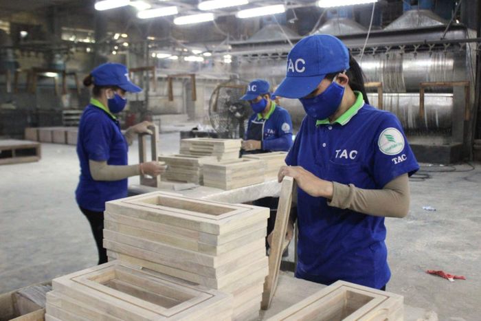 Hoạt động sản xuất là nơi các tiêu chí ESG cần được chuyển hóa thành những giải pháp cụ thể, từ sử dụng năng lượng, nguyên liệu đến quản lý chất thải và điều kiện lao động.