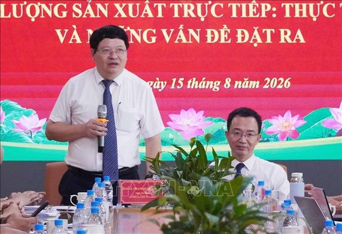 Lãnh đạo Viện Kinh tế chính trị học và Trường Đại học Thái Bình chủ trì hội thảo. Ảnh: Nguyễn Công Hải/TTXVN
