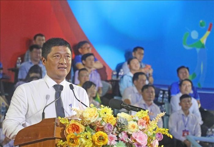 Phó Giám đốc Sở Văn hoá và Thể thao tỉnh An Giang Trần Nguyễn Bá phát biểu tại Đại hội.