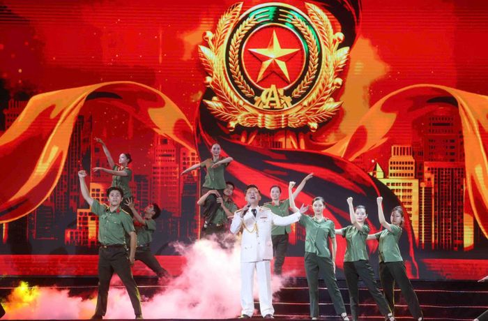 Chương trình được kết cấu thành 3 chương nghệ thuật: “Dòng chảy bình yên”, “Giữ bình yên Thủ đô” và “Bình yên trong kỷ nguyên mới”.