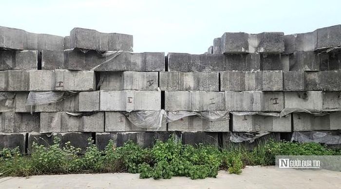Cấu kiện bê tông được đúc ngay tại chân công trình phục vụ xây dựng dự án.