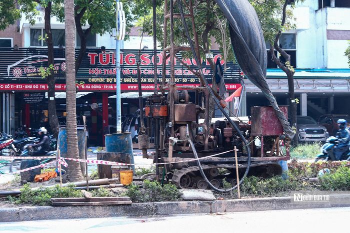 Việc khoan khảo sát địa chất được Sở Xây dựng Hà Nội cấp phép nhằm phục vụ bước thiết kế bản vẽ thi công dự án.