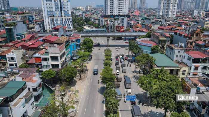 Cầu vượt được thiết kế với quy mô 4 làn xe theo hướng đường Lê Trọng Tấn - Văn Khê. Phần cầu dài khoảng 883 m, sử dụng kết cấu nhịp chính và nhịp dẫn bằng thép.
