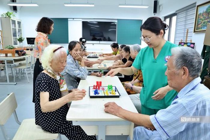 Bảo vệ trí nhớ người cao tuổi là một lộ trình toàn diện, kéo dài (Ảnh: Hoàng Bích).