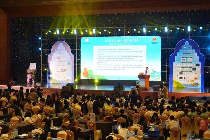 Quang cảnh buổi khai mạc.