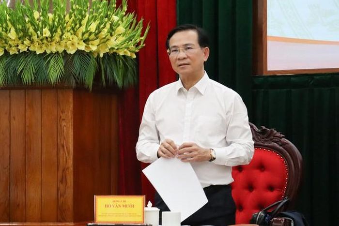 Chủ tịch UBND tỉnh Lâm Đồng - ông Hồ Văn Mười - phát biểu kết luận buổi làm việc.