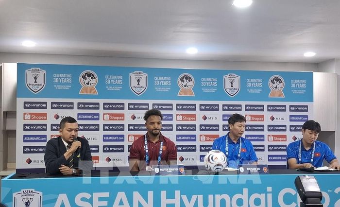 Buổi họp báo của Đội tuyển Việt Nam trước trận bán kết ASEAN Cup 2026 tại Kuala Lumpur. Ảnh: Bùi Hoàn - PV TTXVN tại Malaysia