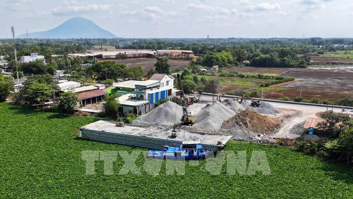 Nguồn cung vật liệu xây dựng trên địa bàn tỉnh Tây Ninh đang được rà soát nhằm đáp ứng nhu cầu các công trình, dự án. Ảnh: Minh Phú – TTXVN 