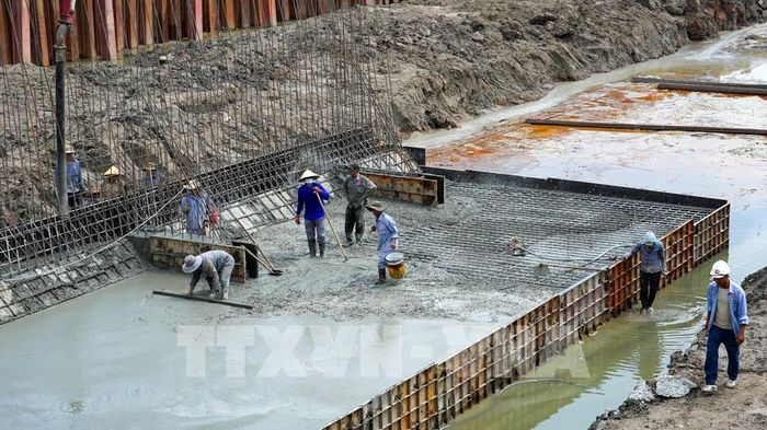 Nhu cầu vật liệu xây dựng được dự báo tiếp tục tăng cùng tiến độ triển khai các dự án. Ảnh: Minh Phú – TTXVN