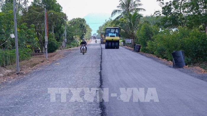 Bảo đảm nguồn vật liệu là một trong những yếu tố quan trọng để các công trình hạ tầng triển khai đúng tiến độ. Ảnh: Minh Phú – TTXVN