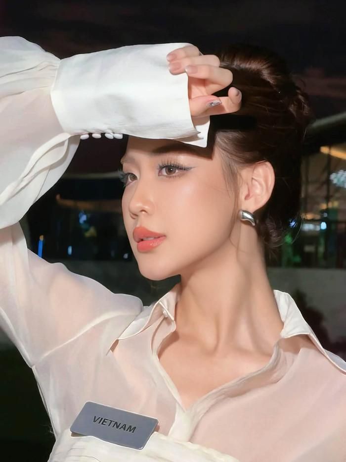 Bảo Ngọc đón tin vui khi được nhiều chuyên trang sắc đẹp và các chuyên gia đánh giá tích cực khi thi Miss World.
