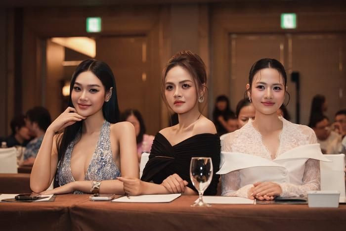 Những nữ diễn viên của Lửa trắng gây chú ý bởi sự đối lập giữa hình tượng trên màn ảnh và phong cách đời thường, đồng thời mỗi người đều sở hữu tuyến nhân vật và cá tính riêng. Ảnh: FBNV.