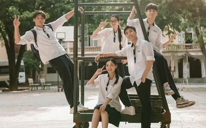 Điểm đáng chú ý của Mùa Hè Năm Ấy là sức hút không chỉ nằm ở cặp đôi chính mà đến từ tương tác của cả nhóm. 