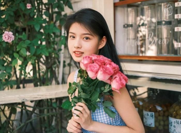 Nữ diễn viên Trung Quốc Ngải Mễ. Ảnh: Weibo