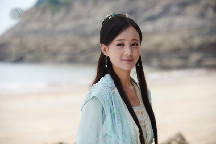 Riêng Hoàng Dung nổi bật hơn ở trí tuệ, khả năng ứng biến và kinh nghiệm giang hồ. Ảnh: Sohu.
