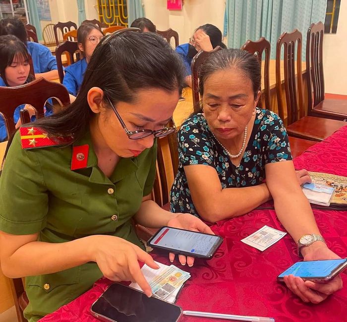 Người dân được hướng dẫn để có thể sử dụng thành thạo các dịch vụ công trực tuyến
