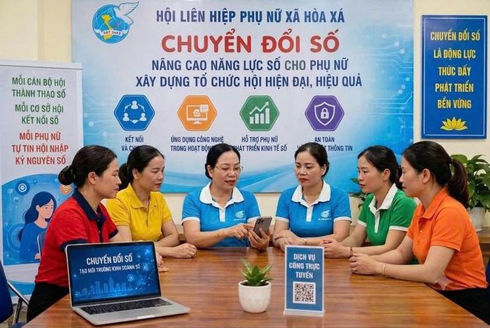 Hội LHPN xã Hòa Xá, TP. Hà Nội tăng cường các hình thức hỗ trợ trực tuyến và trực tiếp giúp hội viên, phụ nữ tiếp cận các nền tảng dịch vụ công trực tuyến