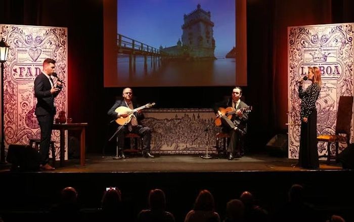 Biểu diễn Fado buổi tối ở Alfama