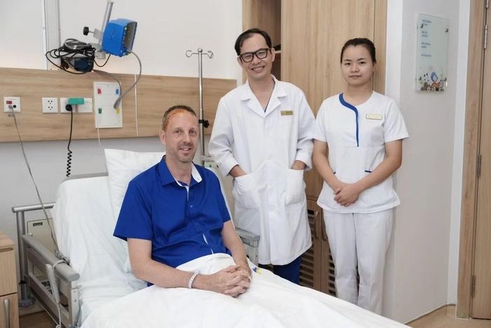 Một bệnh viện tại TP.HCM phẫu thuật thành công cho bệnh nhân người nước ngoài mắc dị dạng mạch não hiếm gặp
