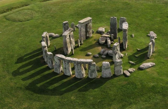 Stonehenge là một trong số những công trình đặc biệt có thể trở thành điểm neo của ký ức và tri thức cộng đồng. Ảnh: GettyImages