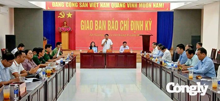 Quang cảnh giao ban báo chí