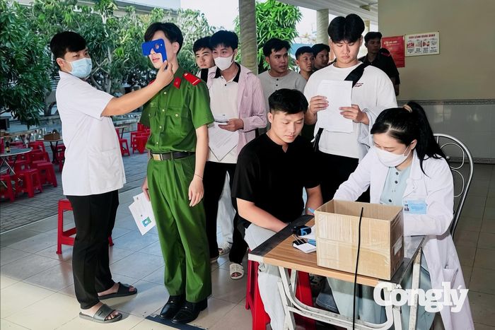 Ngoài chăm sóc sức khỏe cán bộ, chiến sĩ, Bệnh viện Công an tỉnh còn phối hợp khám sức khỏe phúc tra nghĩa vụ CAND cho công dân