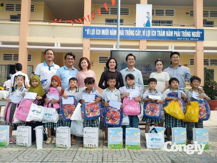 TAND khu vực 11 - Tây Ninh tiếp sức cho học sinh khó khăn trước thềm năm học mới.