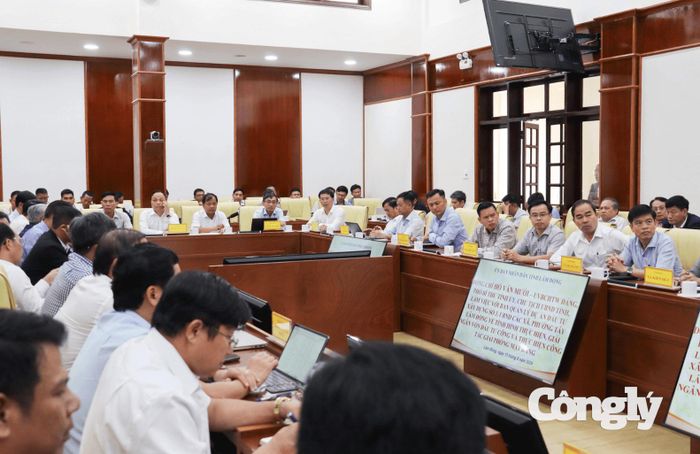 Lãnh đạo các sở, ngành, địa phương phía Tây Lâm Đồng tham dự buổi làm việc.
