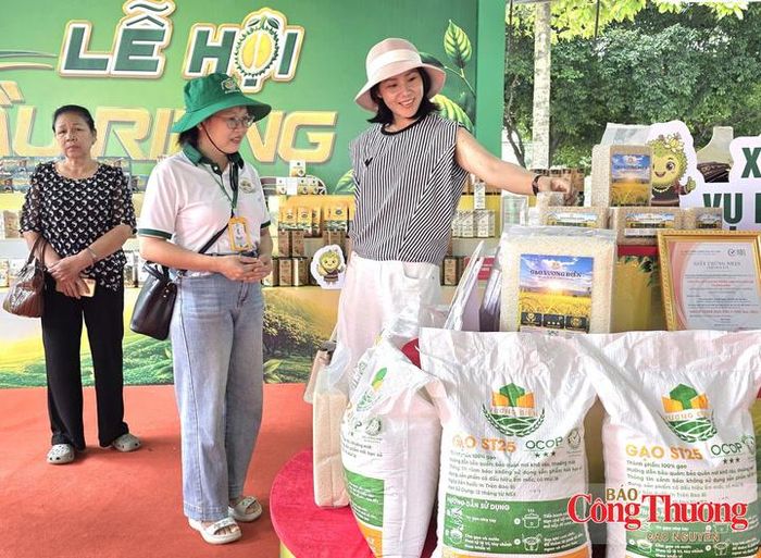 Các sản phẩm được giới thiệu đa dạng, từ sầu riêng, nông sản đặc trưng, sản phẩm OCOP đến sản phẩm công nghiệp nông thôn tiêu biểu và các sản phẩm chế biến.