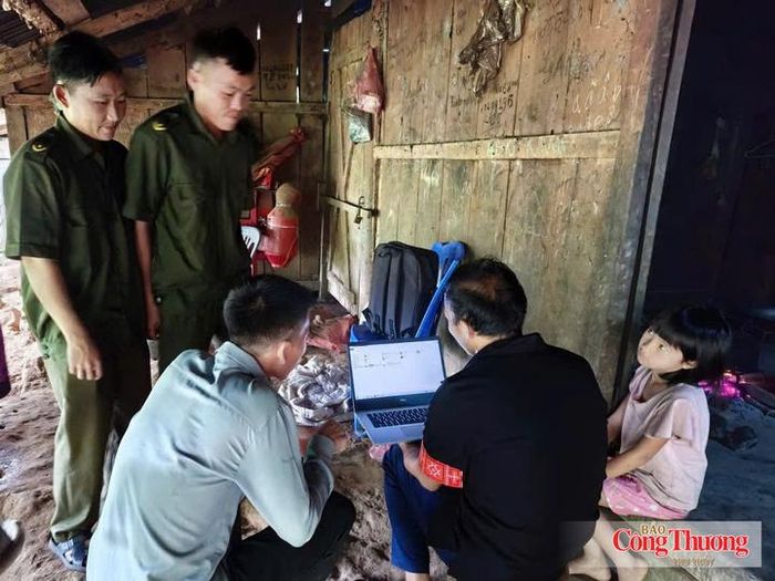 Điện lưới quốc gia đã và đang mở thêm cánh cửa tiếp cận thông tin, tri thức, công nghệ cho bản Huổi Lính.
