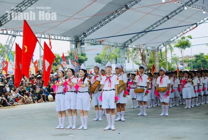Các chi đội xã Hoằng Tiến tham gia phần thi nghi thức đội.
