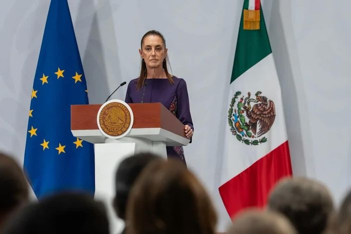 Tổng thống Mexico Claudia Sheinbaum tham dự cuộc họp báo tại phủ tổng thống, lên án quyết định thu hồi thị thực của chính phủ Mỹ là hành động can thiệp vào chính trị Mexico. Ảnh: DPA.