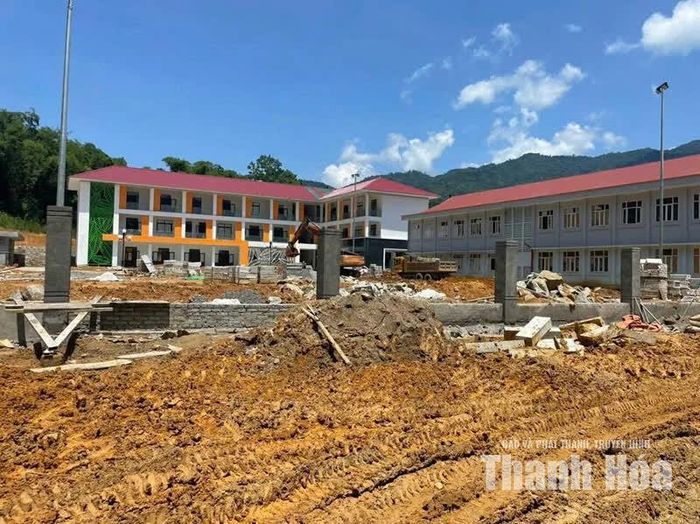 Dự án cải tạo và mở rộng Trường nội trú liên cấp Tiểu học và THCS Sơn Thủy (xã Sơn Thủy) đang được đơn vị thi công gấp rút hoàn thành trước năm học mới.