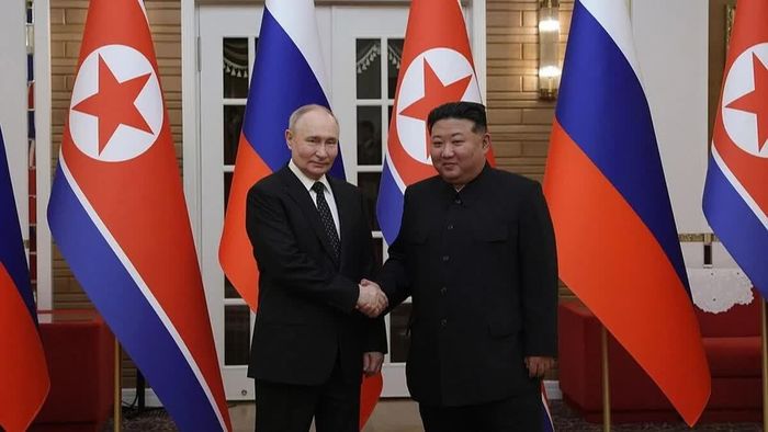 Tổng thống Nga Vladimir Putin và Nhà lãnh đạo Triều Tiên Kim Jong-un. Ảnh: TVP.