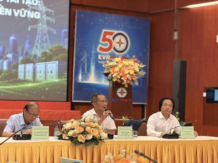 Ông Bùi Trung Kiên, Phó Tổng Giám đốc EVNHCMC, chia sẻ tại Diễn đàn. Ảnh: Nguyệt Hà.