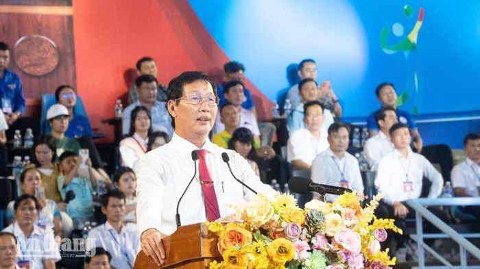 Phó Chủ tịch UBND tỉnh An Giang - Trưởng Ban tổ chức đại hội Lê Văn Phước tuyên bố khai mạc đại hội.