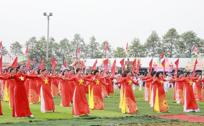  Màn đồng diễn chào mừng Đại hội. 
