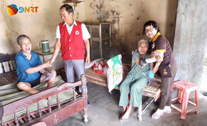 Chương trình "Chung tay sưởi ấm tình người" do ông Nguyễn Hữu Quang khởi xướng là địa chỉ thiện nguyện kết nối nhiều mạnh thường quân đến với các hoàn cảnh khó khăn tại địa phương. Ảnh: HỮU TRUNG