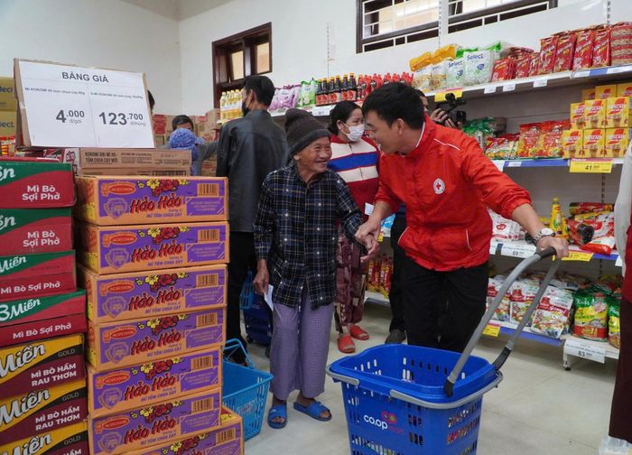 Chương trình "Tết Nhân ái" hàng năm là chương trình phản ánh rõ nét các nỗ lực kết nối nguồn lực, trợ giúp người yếu thế của Hội Chữ thập đỏ thành phố Đà Nẵng. Ảnh: Hội Chữ thập đỏ thành phố Đà Nẵng