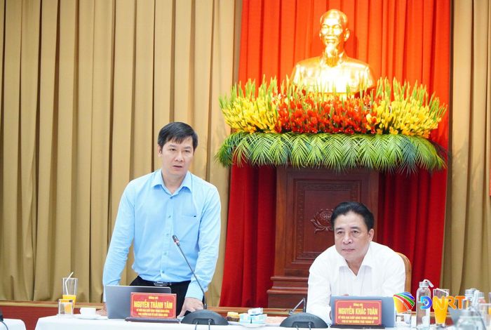 Phó Trưởng ban Tổ chức Trung ương Nguyễn Thành Tâm (bên trái) phát biểu tại buổi làm việc. Ảnh: VINH ANH