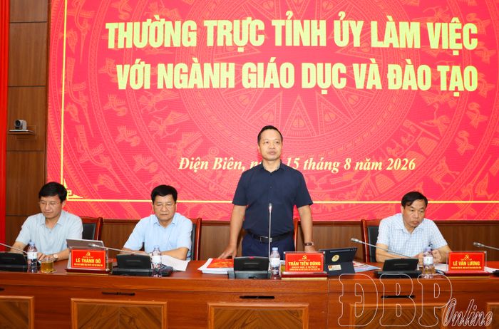 Bí thư Tỉnh ủy Trần Tiến Dũng chỉ đạo buổi làm việc. 