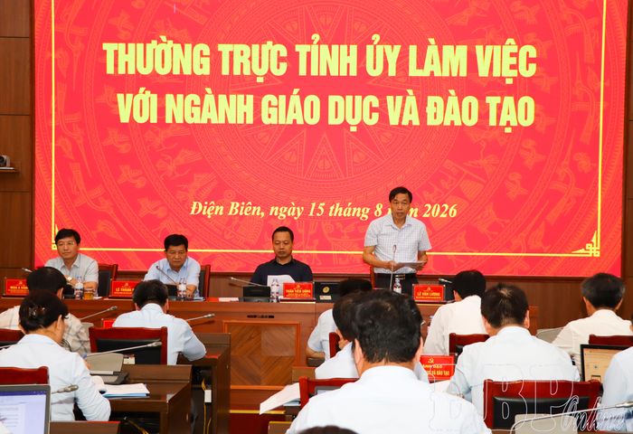 Đồng chí Lê Văn Lương, Phó Bí thư Tỉnh ủy, Chủ tịch UBND tỉnh phát biểu tại buổi làm việc.